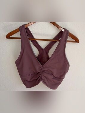 ALO Yoga Ruched V-Neck Sports Bra - Mauve